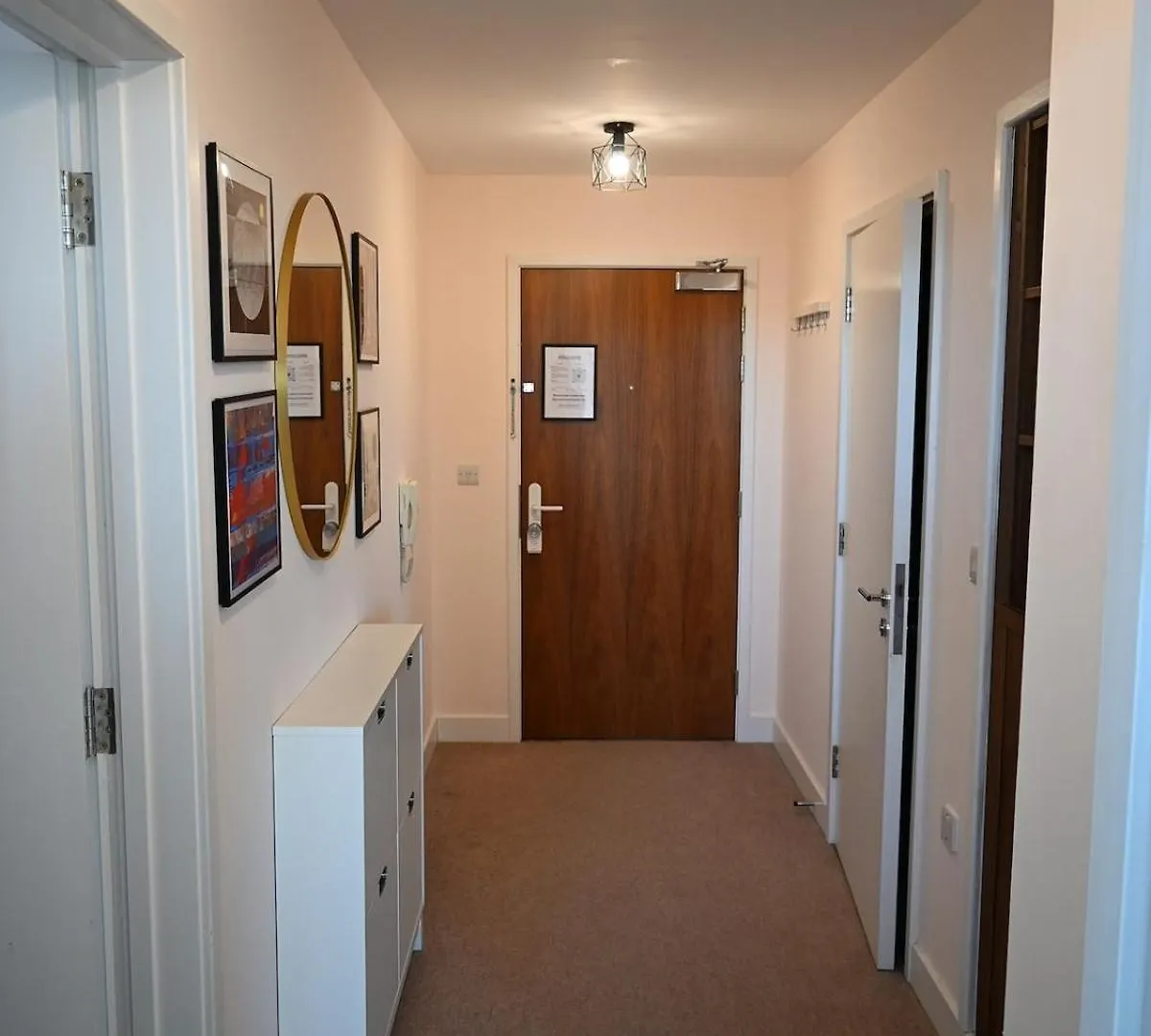 Spacious Seaside Apartment With Terrace, Kemptown 브라이턴