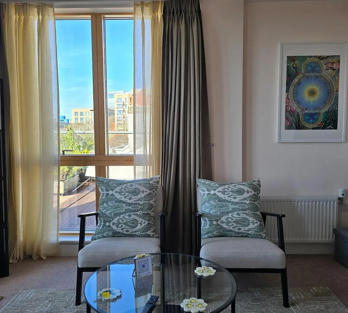 Spacious Seaside Apartment With Terrace, Kemptown 브라이턴