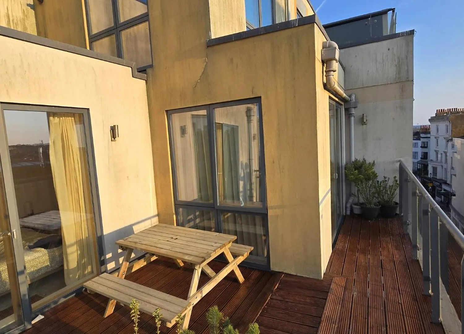 Spacious Seaside Apartment With Terrace, Kemptown Hove